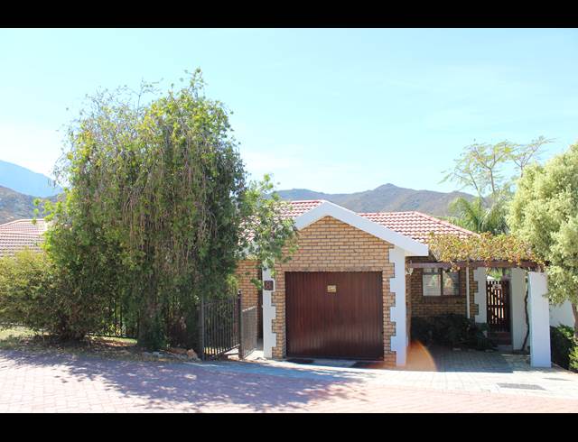 2 bed property to rent in VAN RIEBEECK PARK