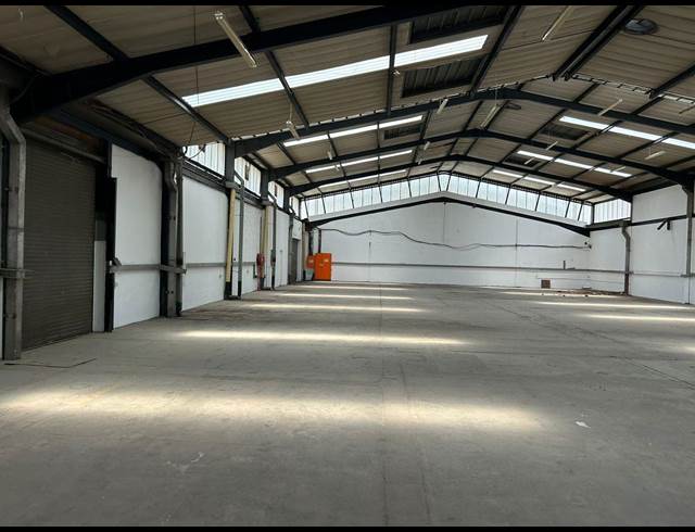 1,146M² WAREHOUSE TO LET IN ANDERBOLT