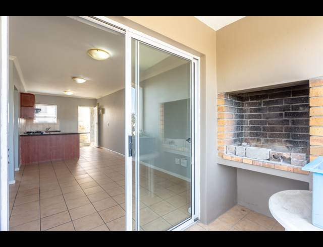 2 BEDROOM APARTMENT RENTED IN UITZICHT