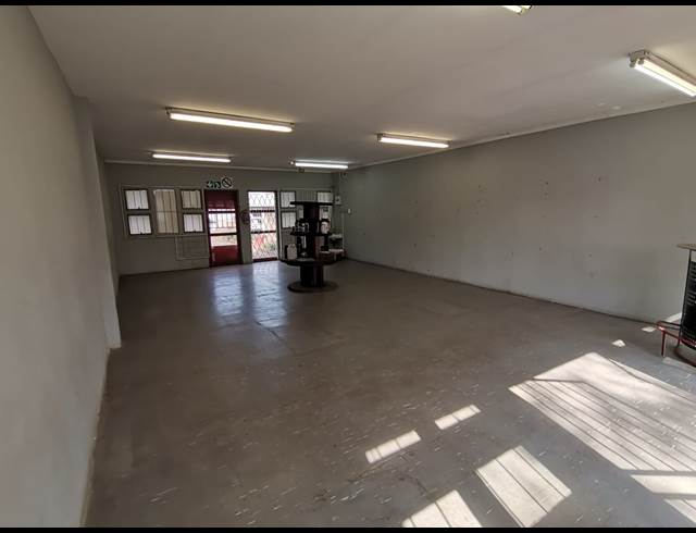 65M² RETAIL TO LET IN VALHALLA