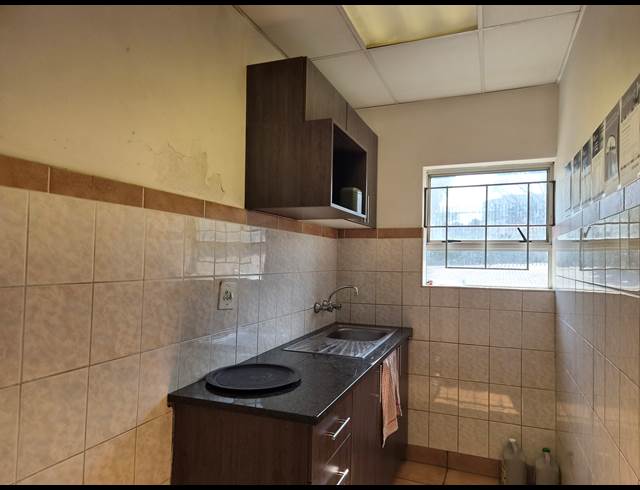 4,195M² WAREHOUSE TO LET IN HALFWAY HOUSE