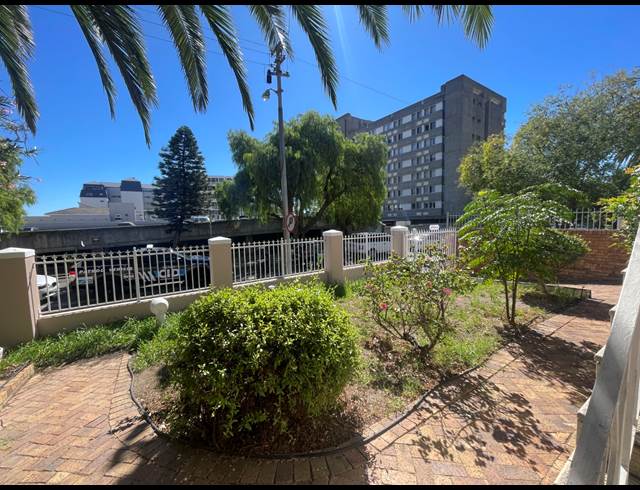 220M² BUILDING TO LET IN SEA POINT