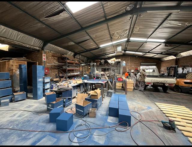 650M² WAREHOUSE TO LET IN DAGGAFONTEIN