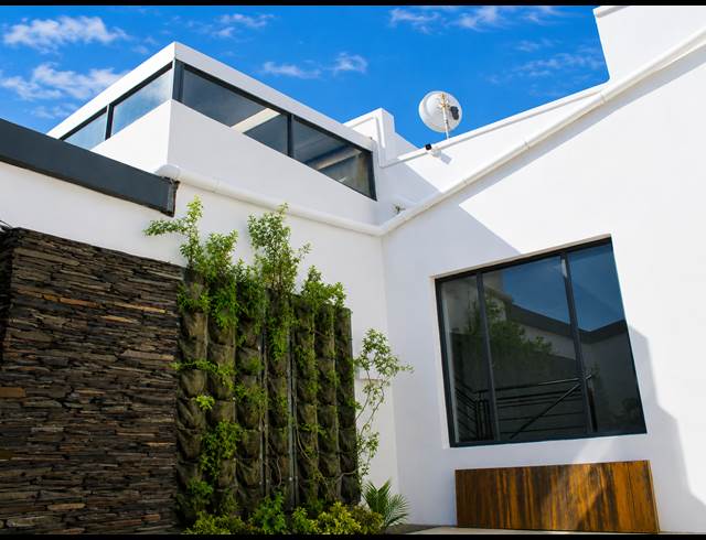 180M² OFFICE TO LET IN WOODSTOCK