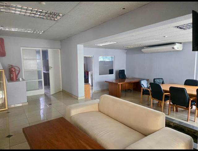200M² OFFICE TO LET IN PARKWOOD