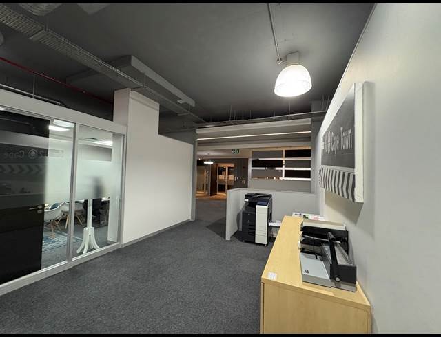 3,200M² OFFICE TO LET IN PAARDEN EILAND
