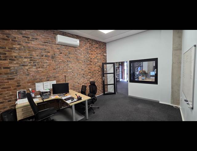 450M² WAREHOUSE TO LET IN RIVERSIDE PARK