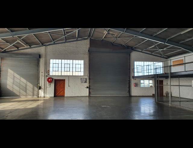 1,400M² WAREHOUSE TO LET IN PAARDEN EILAND