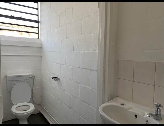 400M² WAREHOUSE TO LET IN RETREAT