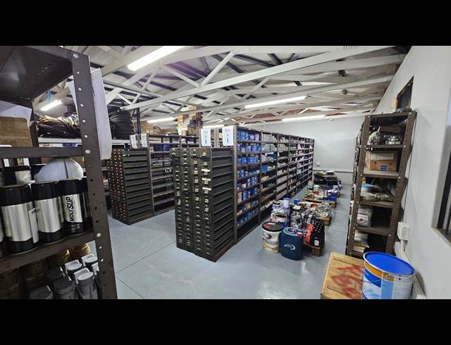 125M² WORKSHOP TO LET IN ROSSLYN