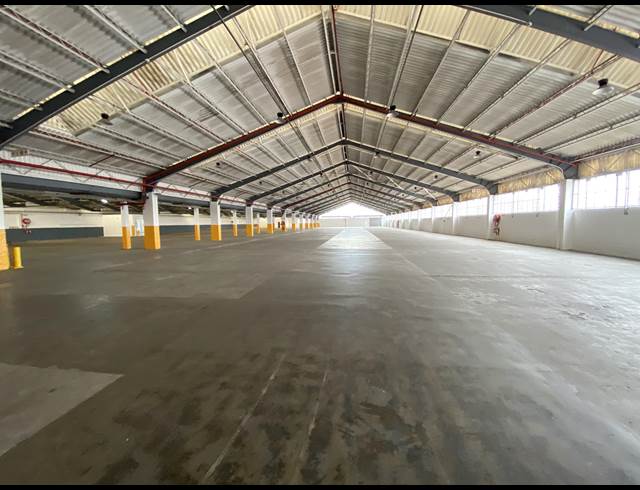 21,996M² WAREHOUSE RENTED IN EPPING INDUSTRIAL