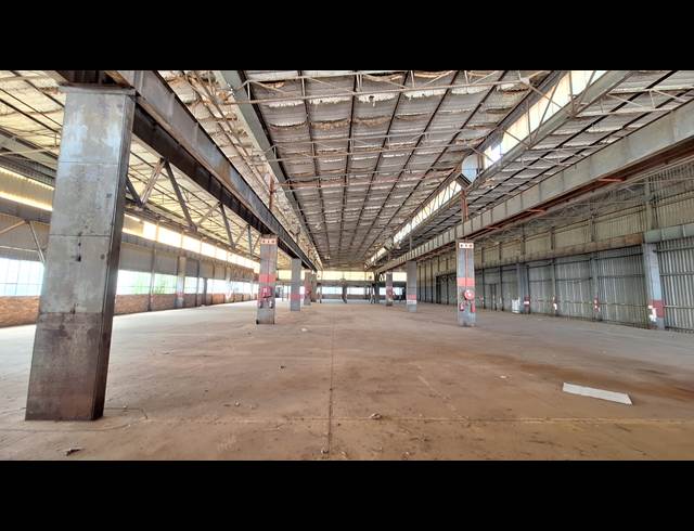 3,890M² FACTORY TO LET IN FACTORIA