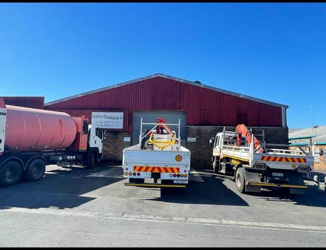 580M² WAREHOUSE TO LET IN TRIANGLE FARM