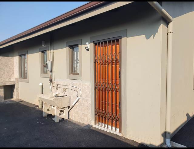 2 bed property to rent in WHETSTONE