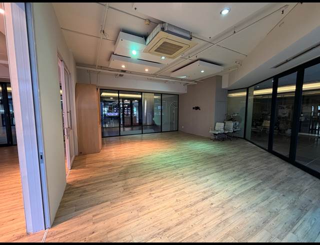 143M² OFFICE TO LET IN DE WATERKANT