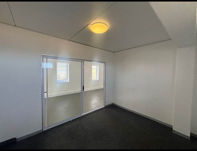 103M² CO-WORKING SPACE TO LET IN FIRGROVE