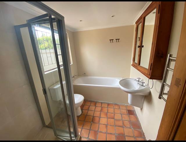 2 bed property to rent in KENILWORTH