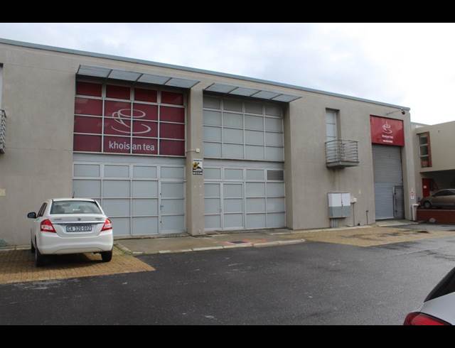 800M² WAREHOUSE TO LET IN PAARDEN EILAND