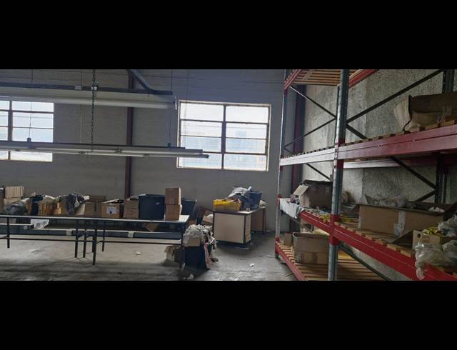 300M² WAREHOUSE TO LET IN SELBY