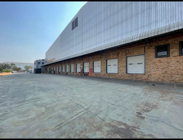 12,400M² WAREHOUSE TO LET IN JET PARK