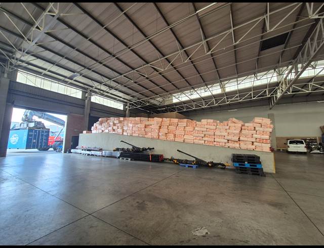 2,494M² WAREHOUSE TO LET IN GOSFORTH PARK