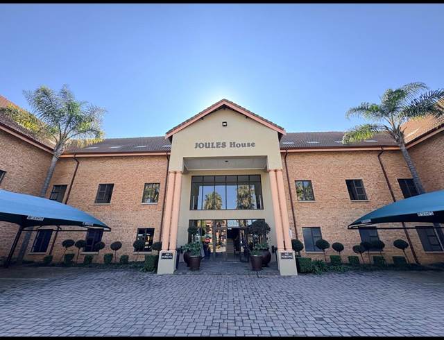 1,462M² OFFICE TO LET IN FOURWAYS