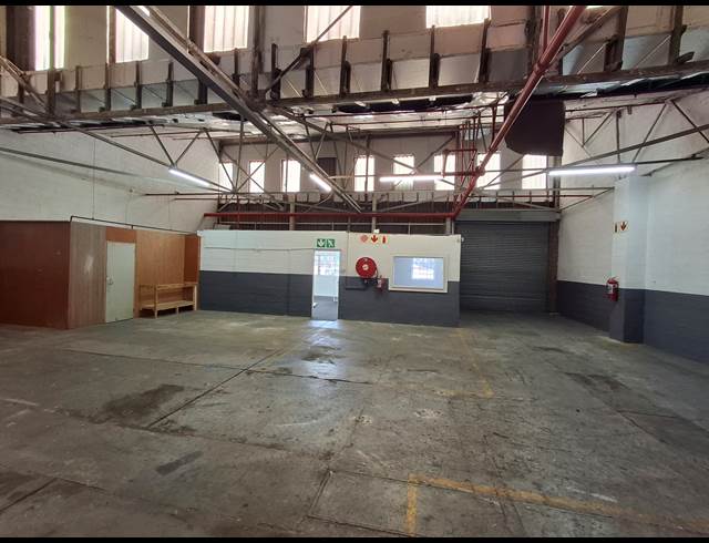 295M² WAREHOUSE RENTED IN CHISELHURST