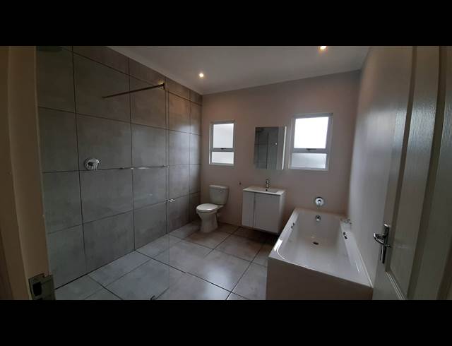 2 bed property to rent in WORCESTER WEST