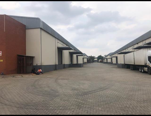 5,630M² WAREHOUSE TO LET IN POMONA