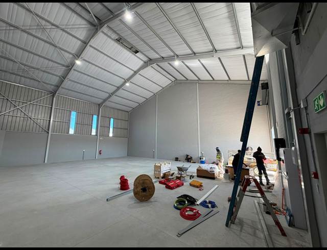 421M² WAREHOUSE TO LET IN FISANTEKRAAL INDUSTRIAL