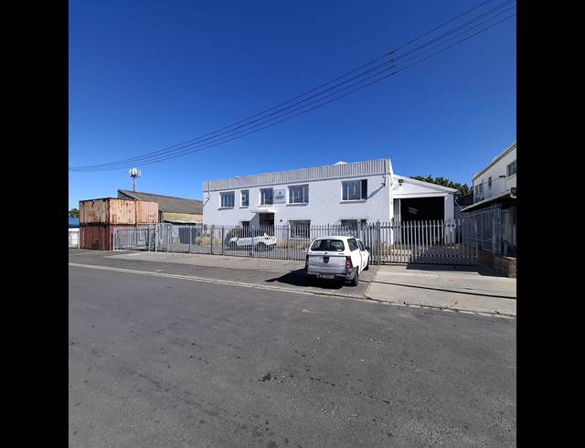 1,300M² WAREHOUSE TO LET IN STIKLAND INDUSTRIAL