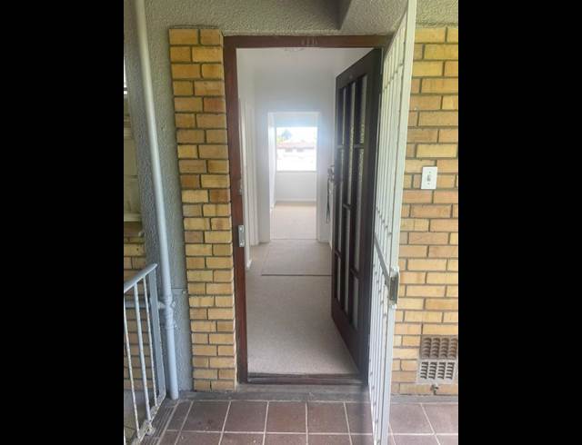 1 BEDROOM PROPERTY TO RENT IN RONDEBOSCH