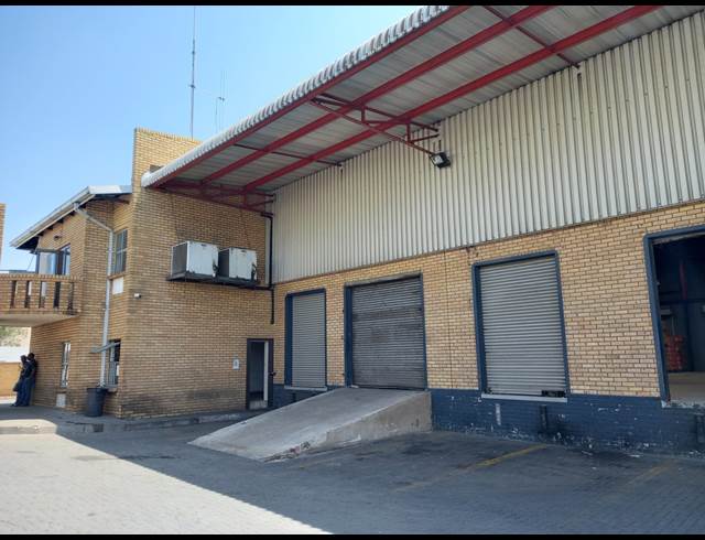 2,238M² WAREHOUSE TO LET IN SPARTAN