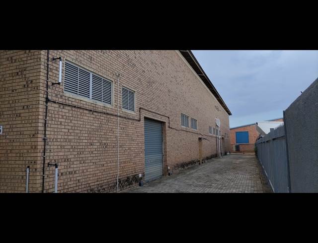 1,000M² BUILDING RENTED IN RIVERSIDE INDUSTRIAL PARK