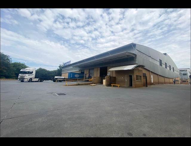 7,671M² WAREHOUSE TO LET IN LONGMEADOW