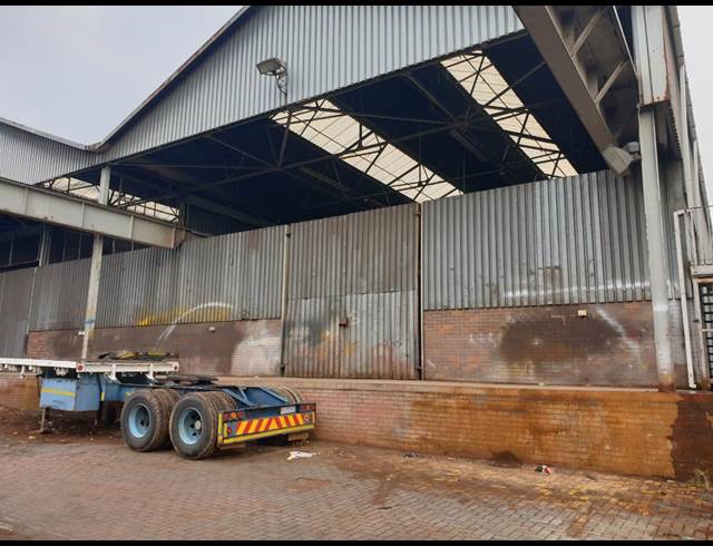 530M² WAREHOUSE RENTED IN TULISA PARK