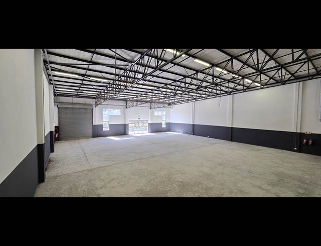 679M² WAREHOUSE TO LET IN LASER PARK