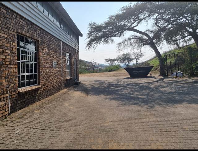 138.40M² WAREHOUSE TO LET IN VINTONIA
