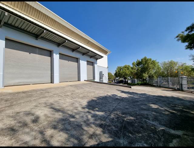 2,348M² WAREHOUSE TO LET IN LONGMEADOW