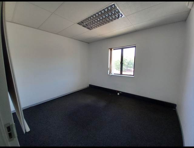 279M² OFFICE TO LET IN BRYANSTON