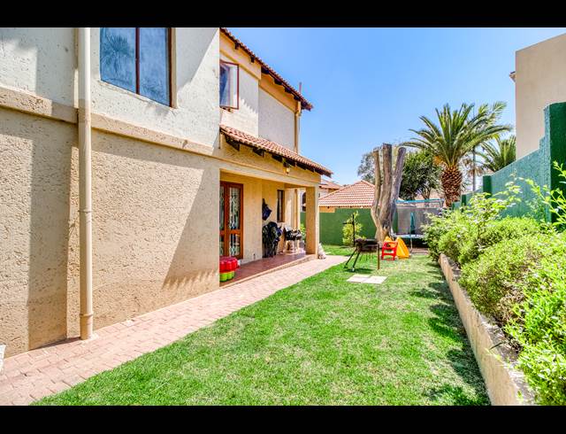 3 BEDROOM SECTIONAL TITLE RENTED IN NORTH RIDING