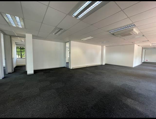 364M² OFFICE TO LET IN LYME PARK