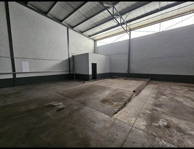 590M² WAREHOUSE TO LET IN ATLANTIC HILLS