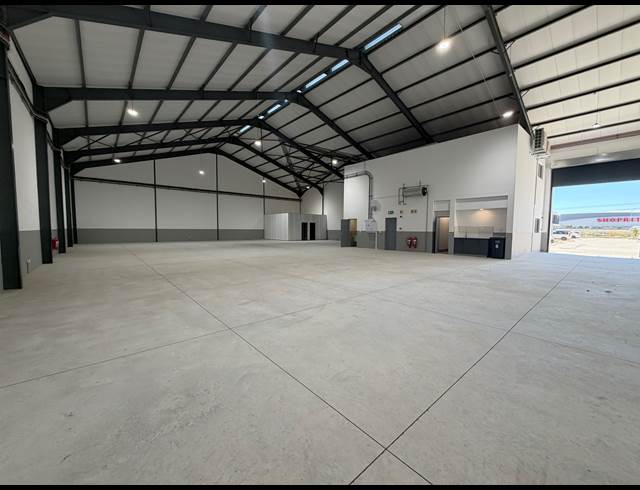 1,219M² WAREHOUSE TO LET IN STIKLAND INDUSTRIAL