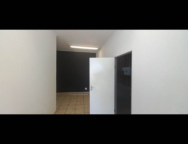 282M² WAREHOUSE TO LET IN OLIVEDALE