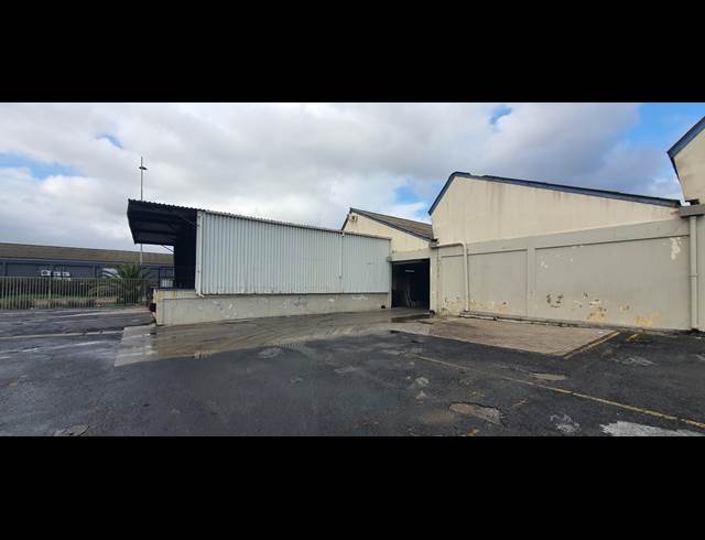2,105M² INDUSTRIAL YARD TO LET IN PAARDEN EILAND