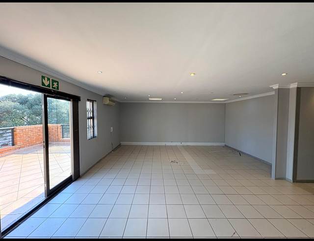 111M² OFFICE TO LET IN FOURWAYS