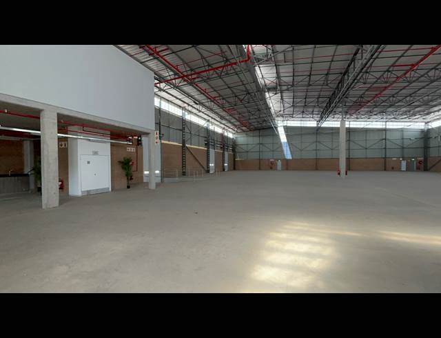 2,208M² WAREHOUSE TO LET IN AIRPORT PARK