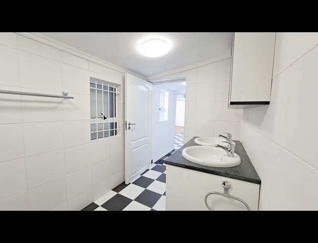 2 bed property to rent in OBSERVATORY