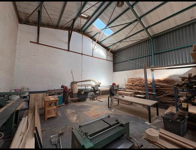 217M² WAREHOUSE TO LET IN GANTS PLAZA
